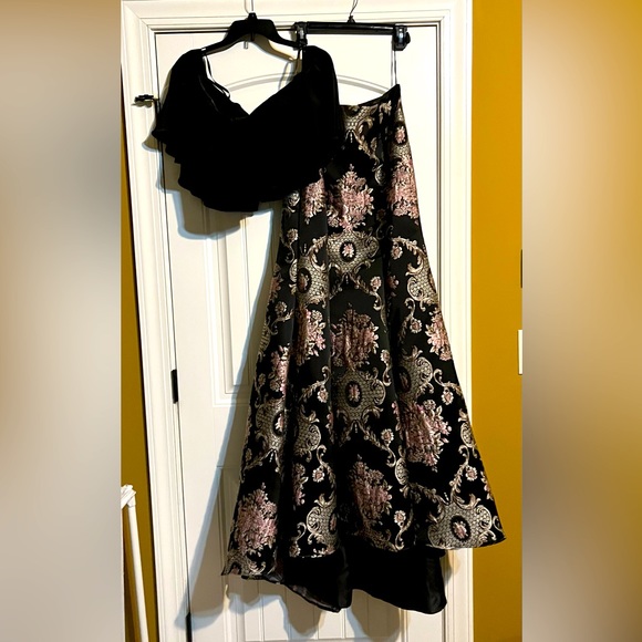 Formal 2 piece gown. Classy, Unique, Sophisticated! - Picture 2 of 7